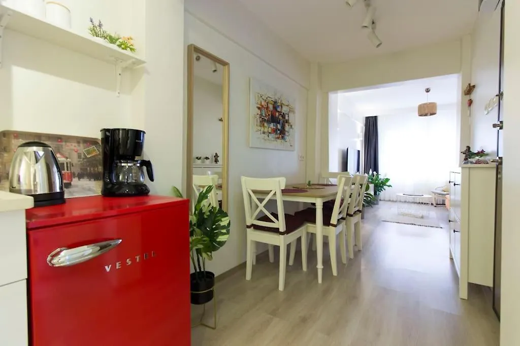 Apartment Fully Renovated 2Br Flat In Prime Location At Moda Istanbul