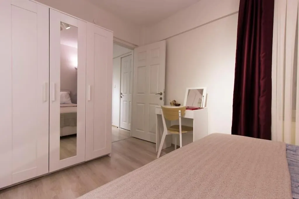 Fully Renovated 2Br Flat In Prime Location At Moda イスタンブール